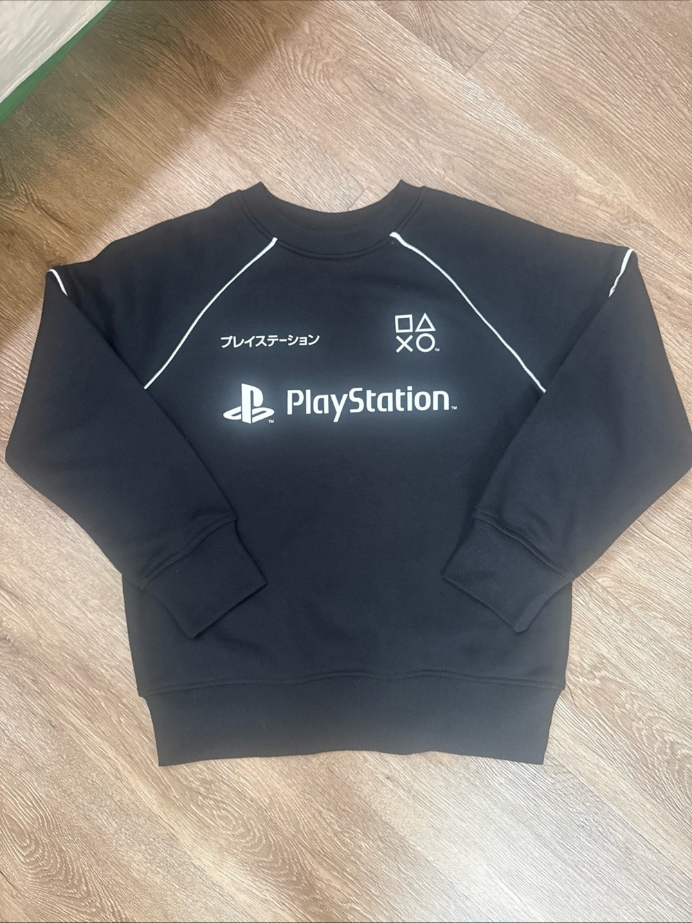 NWOT BOYS, PLAYSTATION SWEATSHIRT SIZE 8 TO 9 YEARS